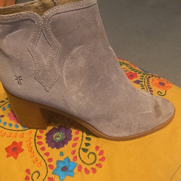 Frye - Picture 2 of 6